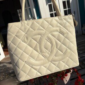 Vintage Chanel Caviar Leather Tote Ivory CC Logo – Authentic